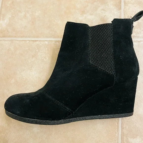 TOMS Chic Black Suede Wedge Booties - Picture 2 of 8